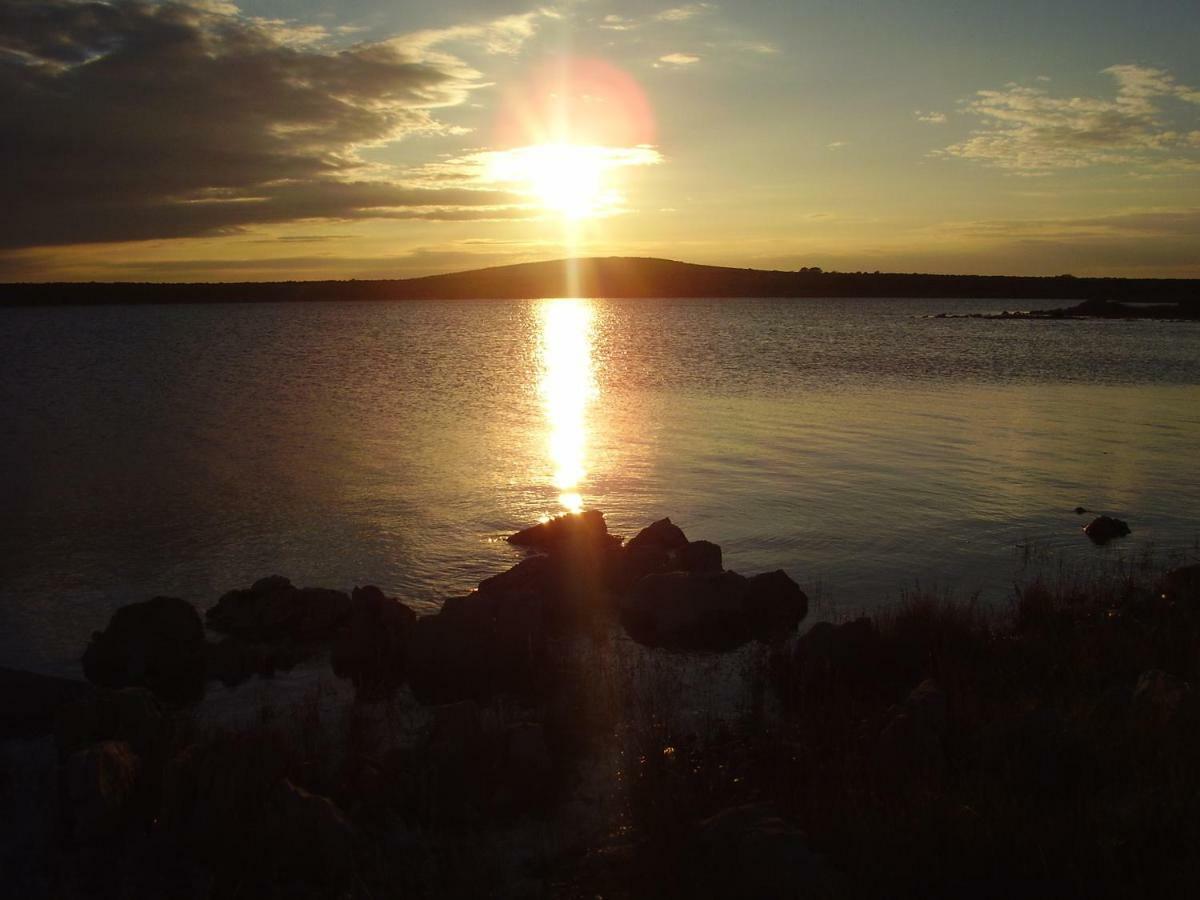 Water View Brand New Apartment, Short Stroll To Beach, Peaceful! Košljun Esterno foto